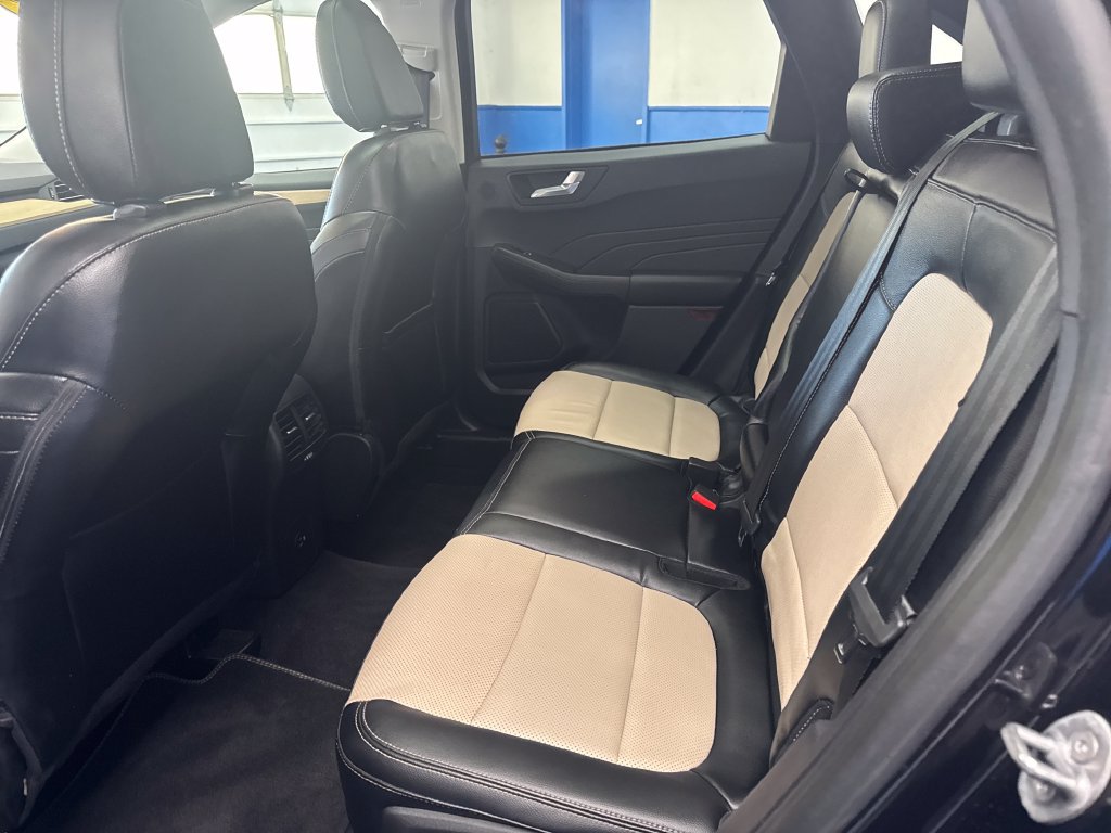 Used 2022 Ford Escape Titanium w/ Titanium Elite Package AWD/4WD image 27