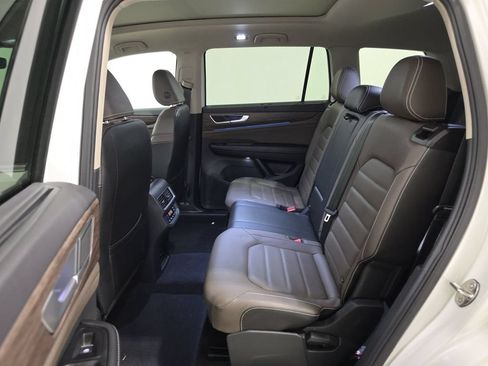 Used 2024 Volkswagen Atlas SEL AWD/4WD image 9