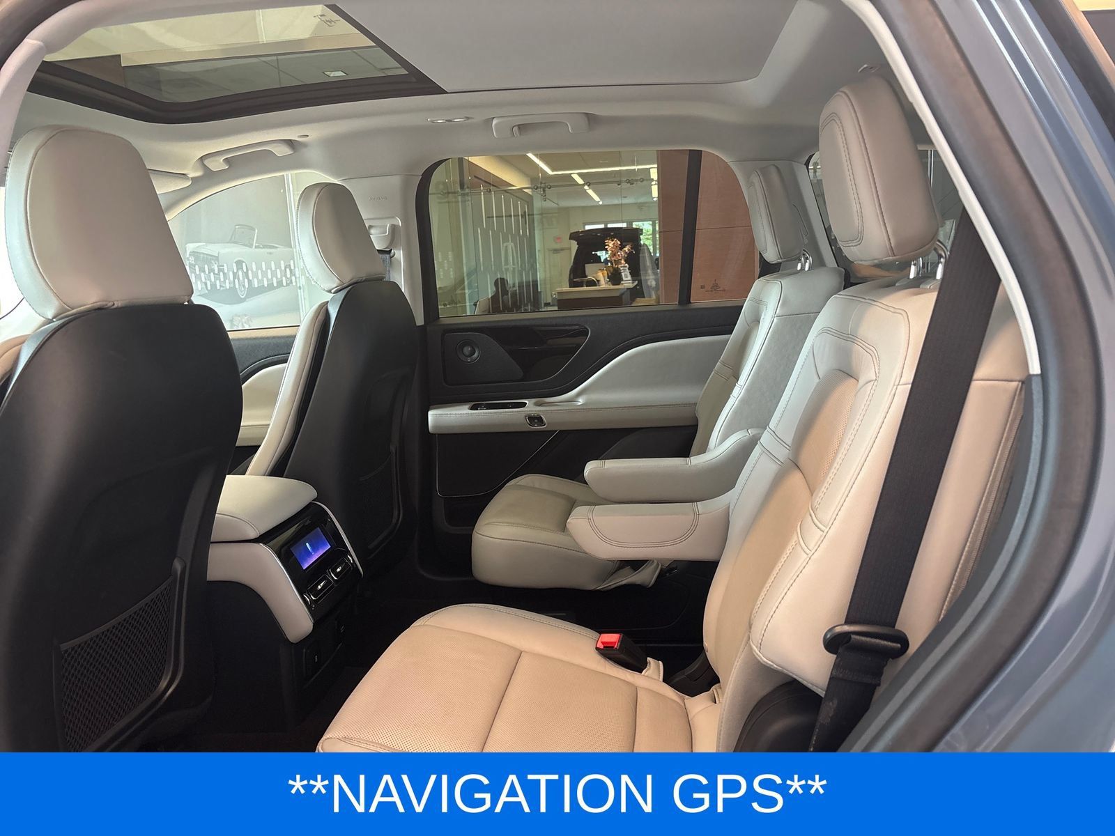 Certified 2025 Lincoln Aviator Reserve AWD/4WD image 13