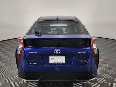 Used 2016 Toyota Prius Three Touring w/ Preferred Accessory Package FWD image 4