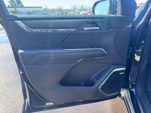 Used 2024 GMC Acadia Elevation image 9