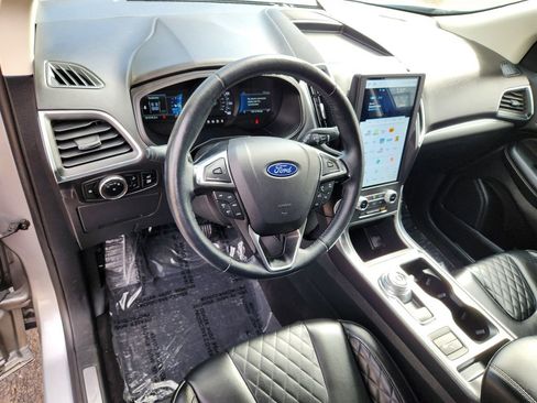 Used 2024 Ford Edge Titanium image 9