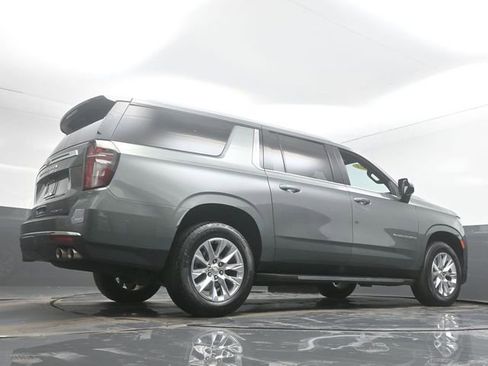 Used 2023 Chevrolet Suburban Premier image 32