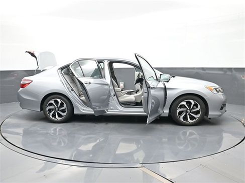 Used 2017 Honda Accord EX-L image 34