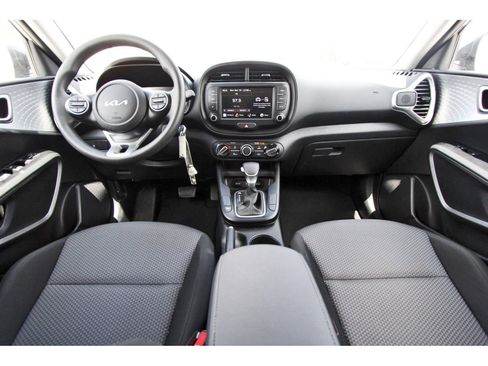 Used 2025 Kia Soul LX image 10