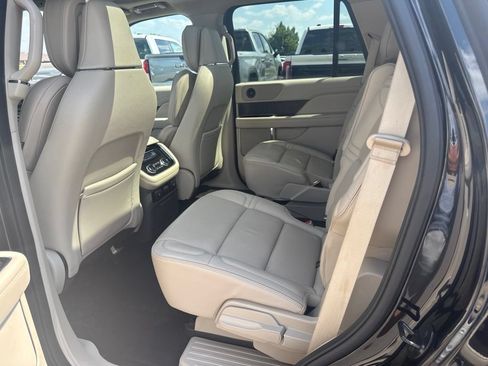 Used 2019 Lincoln Navigator Reserve w/ Cargo Package AWD/4WD image 8