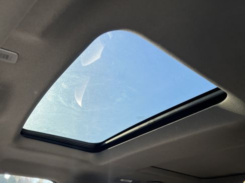 Used 2015 Ford Explorer XLT w/ Equipment Group 202A image 11