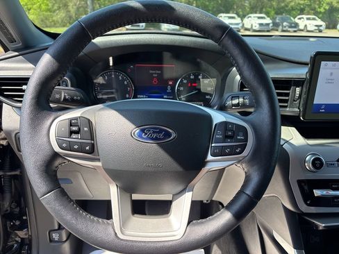 Used 2023 Ford Explorer XLT w/ Equipment Group 202A AWD/4WD image 17