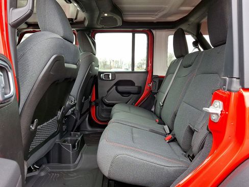 New 2024 Jeep Wrangler Unlimited Rubicon w/ Technology Group AWD/4WD image 19