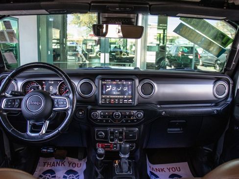 Used 2020 Jeep Gladiator Rubicon AWD/4WD image 16