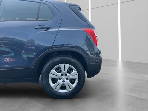 Used 2018 Chevrolet Trax LS FWD image 24
