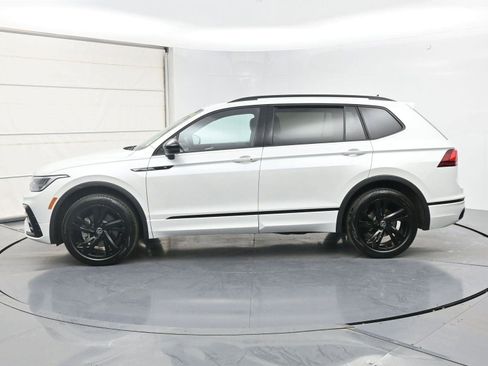 Used 2023 Volkswagen Tiguan SE R-Line AWD/4WD image 18