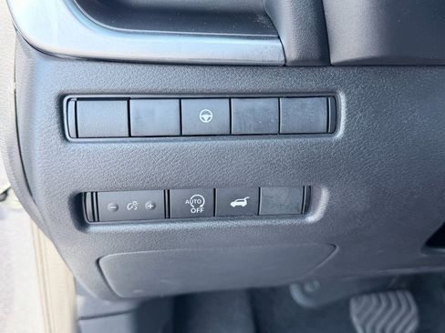 Used 2025 Nissan Rogue SV FWD image 12