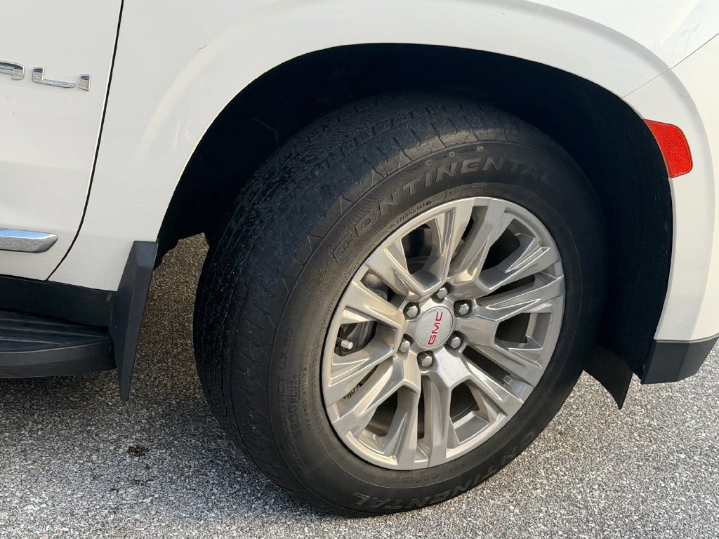 Used 2022 GMC Yukon XL Denali AWD/4WD image 9
