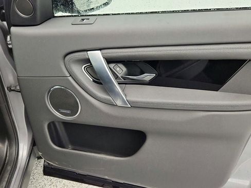 Used 2025 Land Rover Discovery Sport S image 24