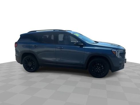 Used 2024 GMC Terrain SLT w/ Infotainment Package II image 9