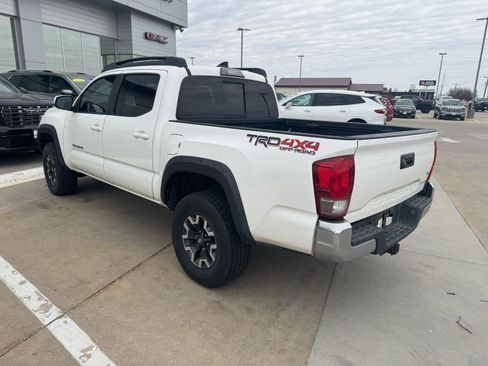 Used 2017 Toyota Tacoma TRD Off-Road w/ Tow Package (A/T) image 2