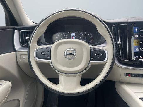 Used 2021 Volvo XC60 T5 Momentum image 13