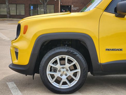 Used 2023 Jeep Renegade Latitude w/ Sun/Sound Group image 15