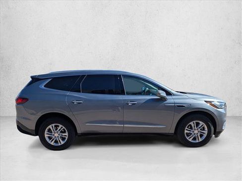 Used 2020 Buick Enclave Essence w/ Sound and Sites Package image 4