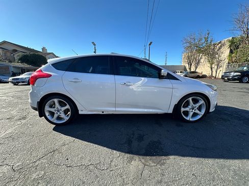 Used 2012 Ford Focus Titanium image 4