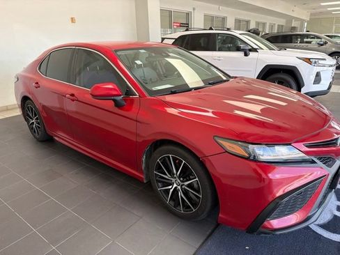 Used 2021 Toyota Camry SE FWD image 4