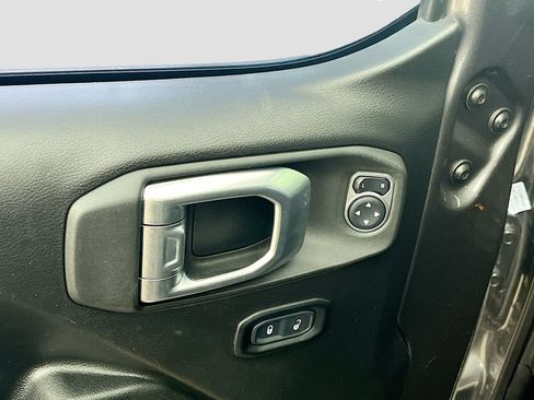 Used 2023 Jeep Gladiator Sport AWD/4WD image 17
