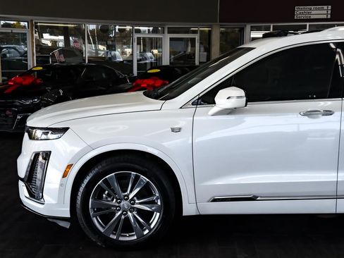 Used 2024 Cadillac XT6 Premium Luxury w/ Technology Package image 9