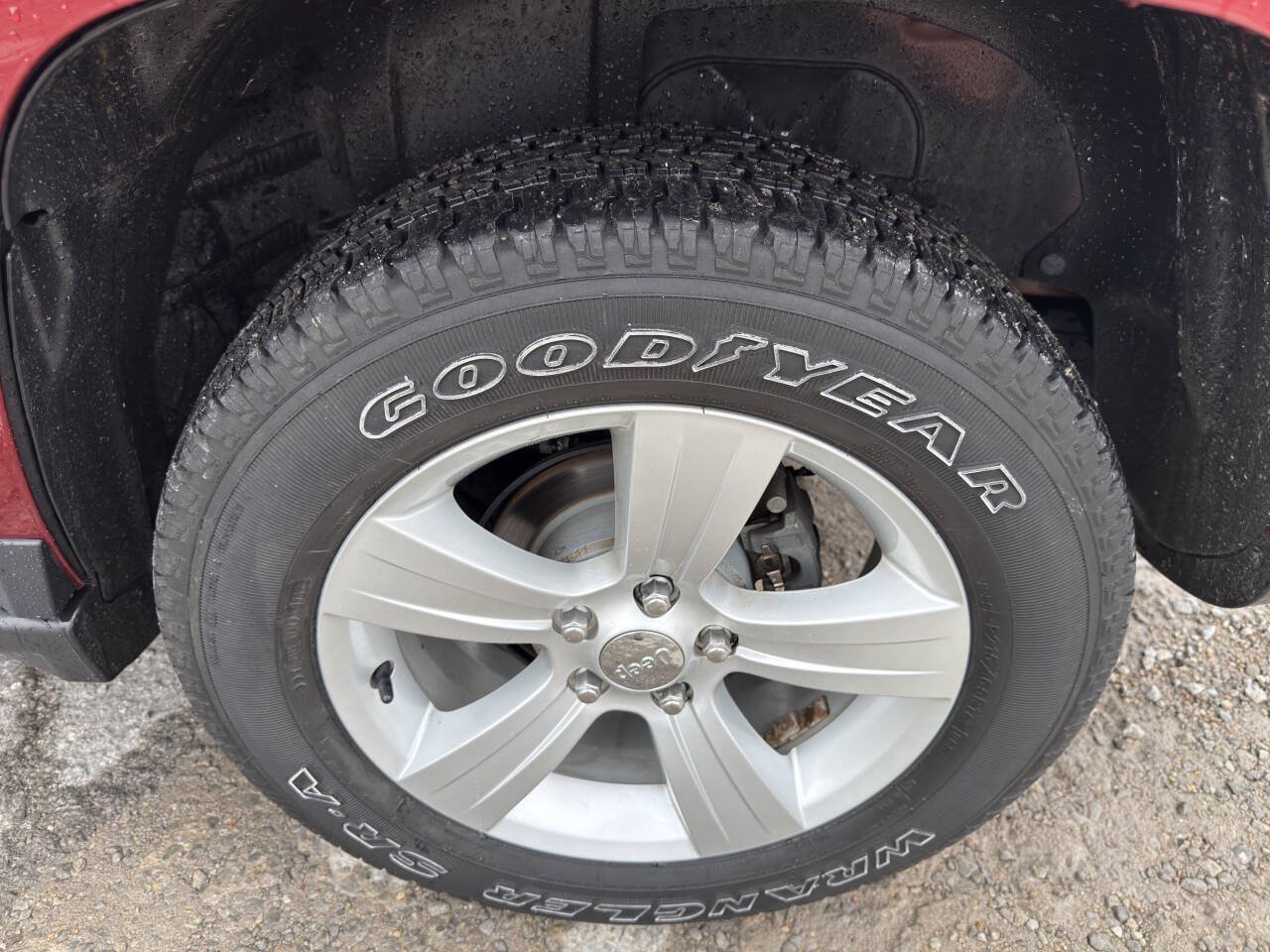 Used 2014 Jeep Compass Latitude AWD/4WD image 13