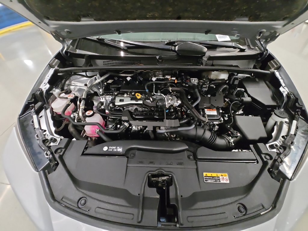 Used 2025 Toyota Prius LE FWD image 30