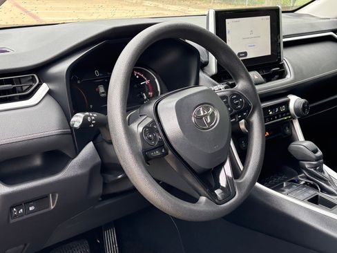 Used 2025 Toyota RAV4 XLE image 9