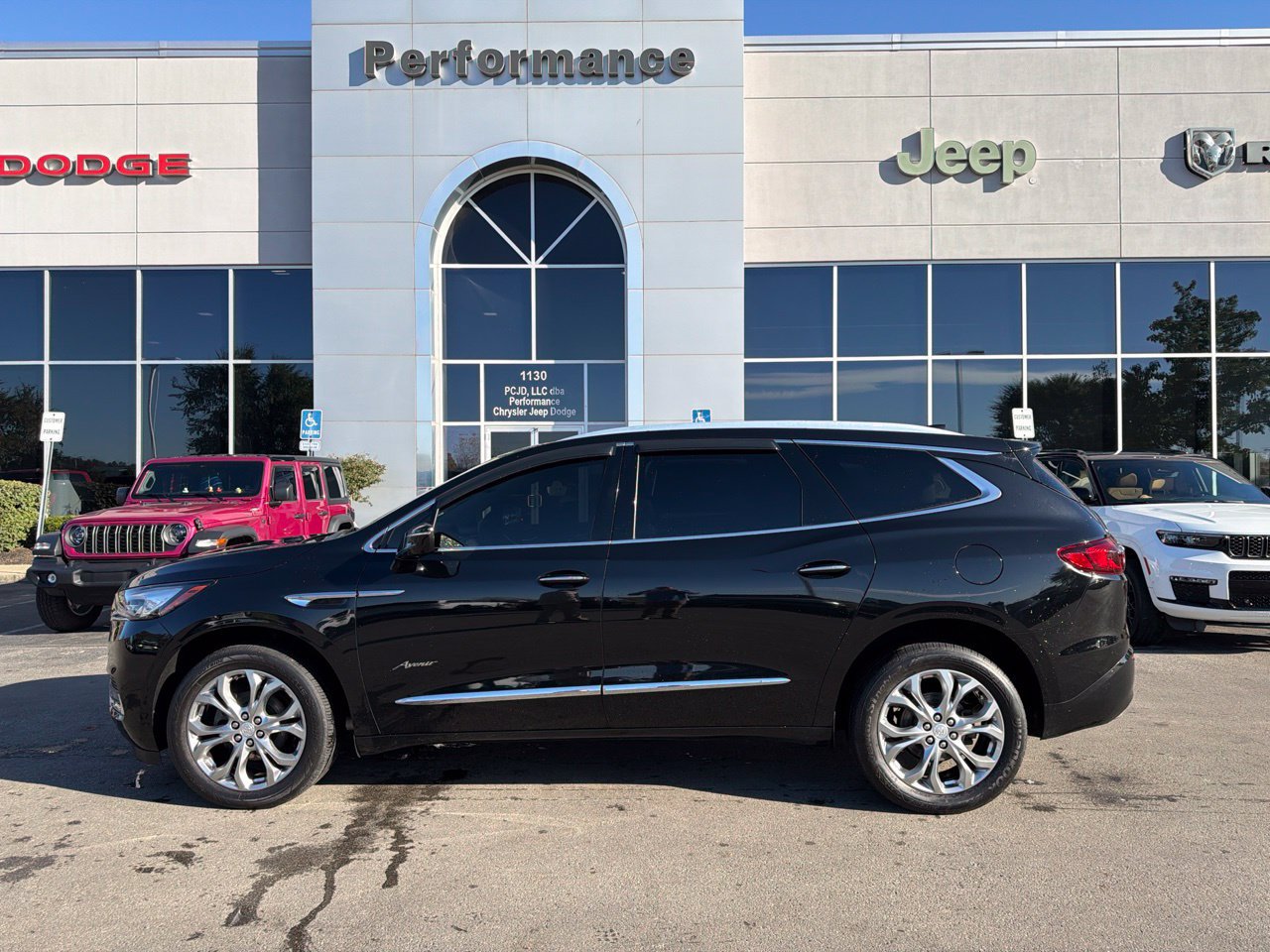 Used 2020 Buick Enclave Avenir w/ Avenir Technology Package AWD/4WD image 5