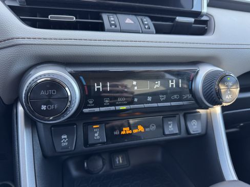 Used 2023 Toyota RAV4 XLE Premium image 27