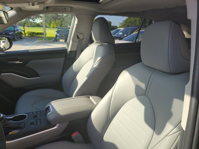 Used 2026 Toyota Highlander XLE AWD/4WD image 24