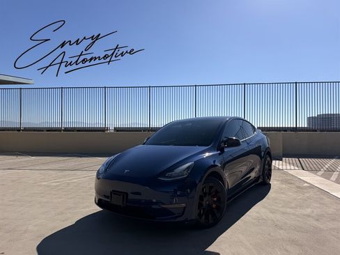 Used 2022 Tesla Model Y Long Range AWD/4WD image 1