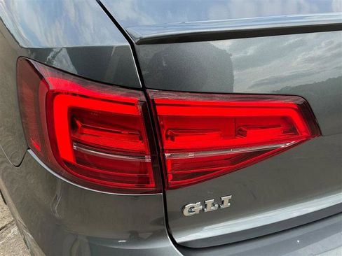 Used 2017 Volkswagen Jetta GLI FWD image 20