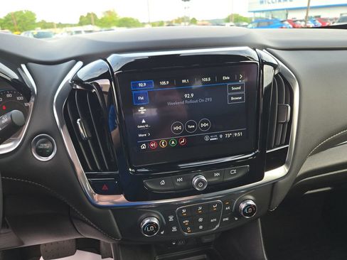 Used 2023 Chevrolet Traverse LT w/ LT Premium Package AWD/4WD image 10