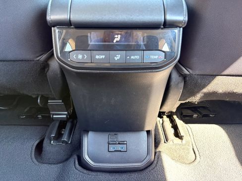 Used 2022 Toyota Highlander LE AWD/4WD image 27