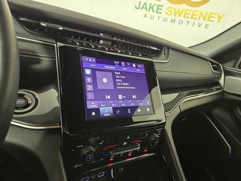 Used 2022 Jeep Grand Cherokee Altitude image 19