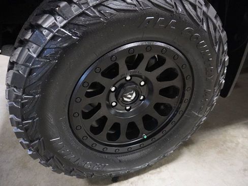 Used 2016 Toyota Tacoma TRD Sport image 15