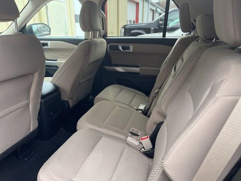 Used 2022 Ford Explorer XLT image 9
