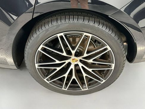 Certified 2025 Porsche Macan AWD/4WD image 34