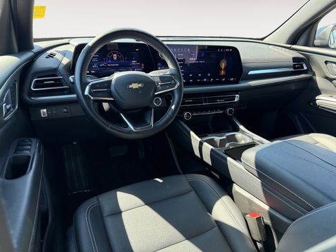 Used 2025 Chevrolet Traverse LT image 15