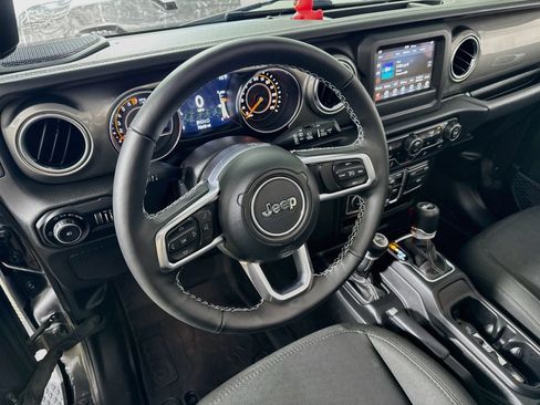 Used 2019 Jeep Wrangler Unlimited Sahara w/ Cold Weather Group AWD/4WD image 22