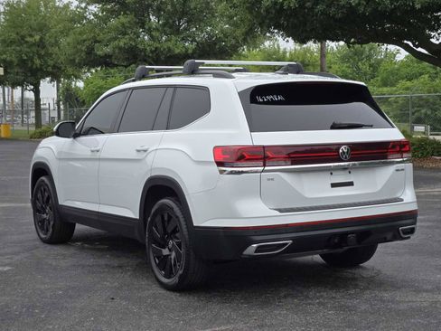 Used 2024 Volkswagen Atlas SE w/ Panoramic Sunroof Package image 5