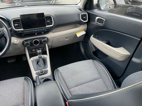 Used 2023 Hyundai Venue Limited w/ Cargo Package image 8