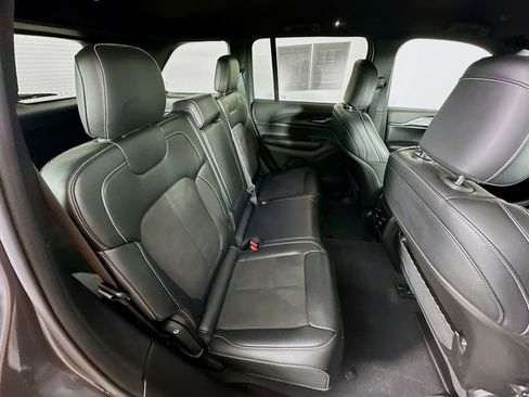 Certified 2024 Jeep Grand Cherokee Altitude image 37