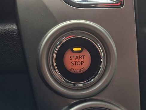 Used 2021 Nissan Titan SV w/ SV Convenience Package image 21