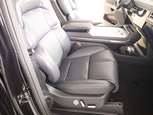 New 2026 Lincoln Navigator Reserve image 14