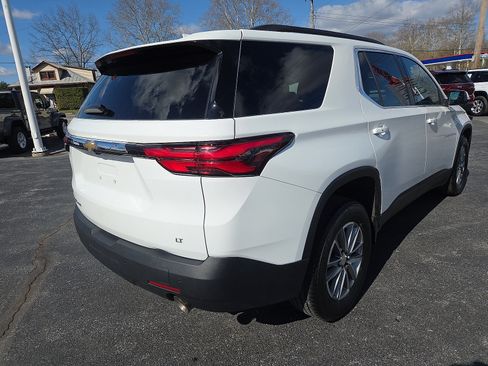 Used 2023 Chevrolet Traverse LT AWD/4WD image 3